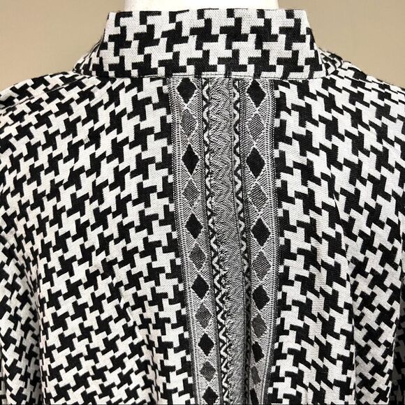 BOK Black and white patterned shawl/cape. S/M/L - Picture 5 of 7
